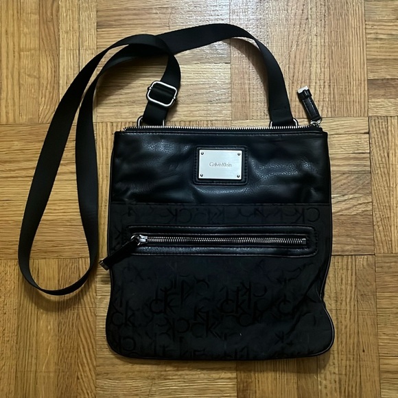 Black Calvin Klein purse - Picture 1 of 4